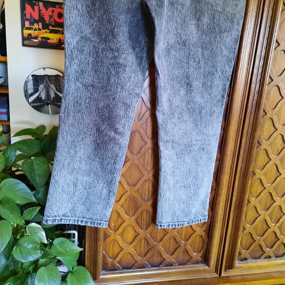 Acid Wash High-Rise Straight Crop Jeans NWT! - Gray, Size 4 - Picture 11 of 16